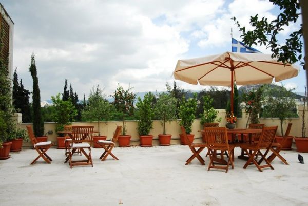 Δείτε τη χλιδάτη σχολή της Μιμής Ντενίση