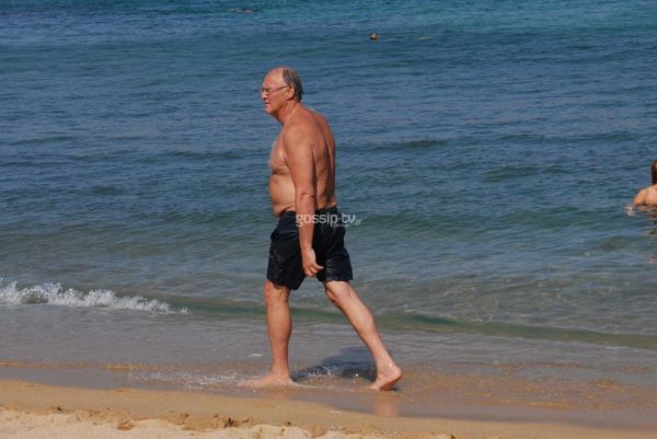 Πέτρος Δούκας: Απολαμβάνει τις βουτιές του στη Μύκονο