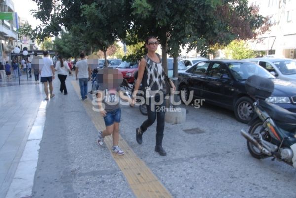 Νίνα Λοτσάρη: Για ψώνια με την κόρη της στη Γλυφάδα