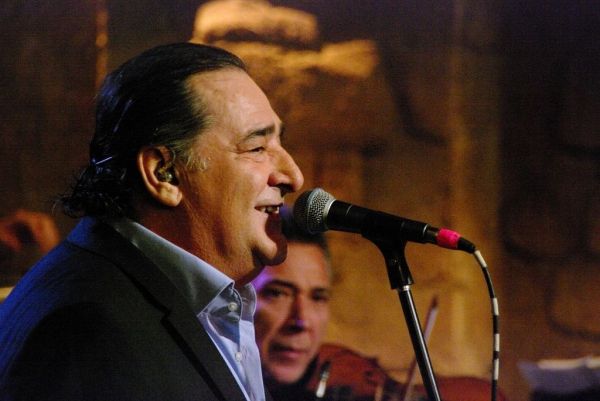 Ο Βασίλης Καρράς στην εκπομπή «Στην υγειά μας ρε παιδιά»