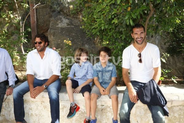 Το φωτογραφικό άλμπουμ της βάφτισης της κόρης Μαγγίρα-Μάζη