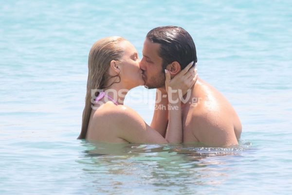 «Φρεσκοπαντρεμένοι» χαίρονται τον έρωτά τους στη Μύκονο