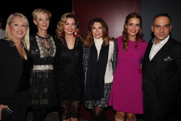  Λαμπερή πρεμιέρα με επώνυμους θεατρόφιλους και χαμόγελα επιτυχίας!