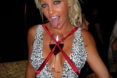 Ποια επώνυμη προτιμά τα ισπανικά… ποτά; 