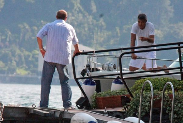 Βόλτες στο Como με τους γονείς και την πρώην του