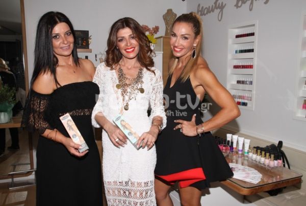 Η Άντζελα Ευριπίδη στέλνει τα… φιλιά της