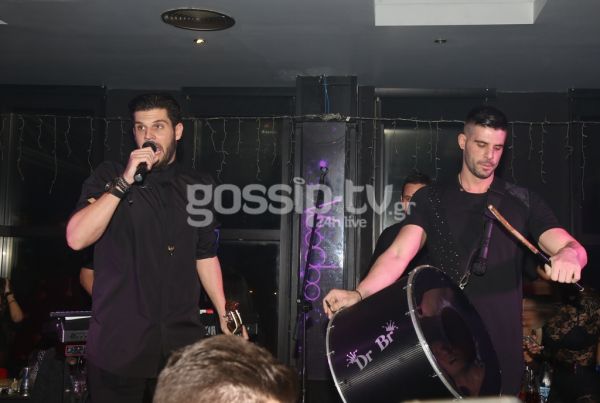 Τι φωτογραφίζεις έτσι σκυθρωπός; 