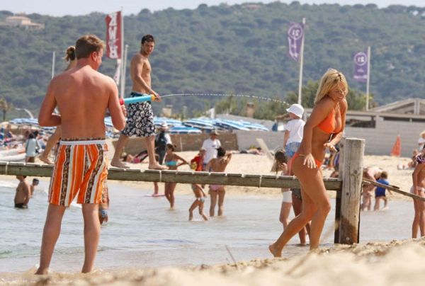 Σαν μικρά παιδιά η Halliwell κι ο αγαπημένος της