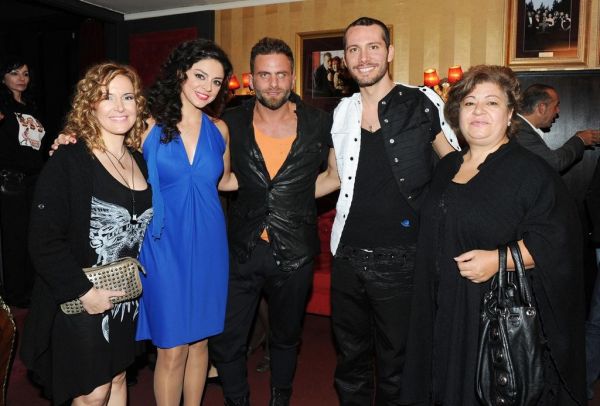 Παρέλαση επωνύμων στο θέατρο «Αθηνά»