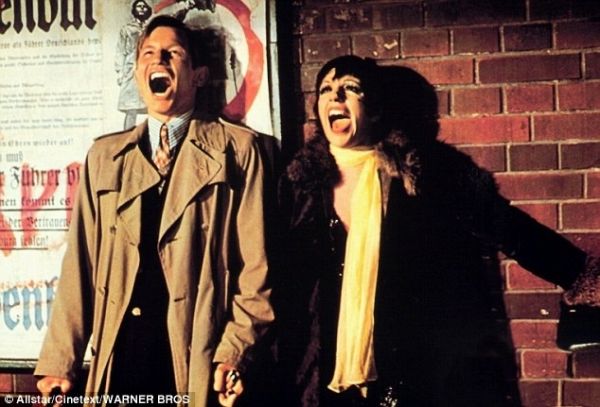 Δεν πάει το μυαλό σας ποιος είναι ο ηλικιωμένος κύριος της φωτογραφίας! 