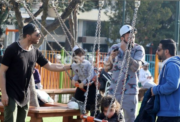 Γιώργος Μανίκας: Στην παιδική χαρά με το γιο του