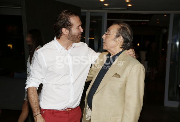 Ποιος λέει: «Ο Βοσκόπουλος έχει µεγάλη συγκίνηση που θα επιστρέψει στη σκηνή µετά από 19 χρόνια»;