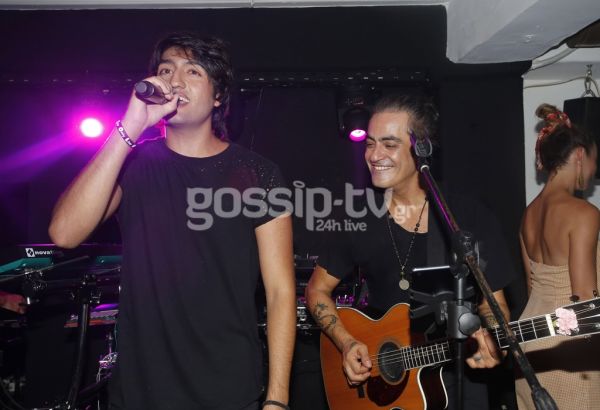 Ο Διονύσης Σχοινάς στη σκηνή με το γιο του