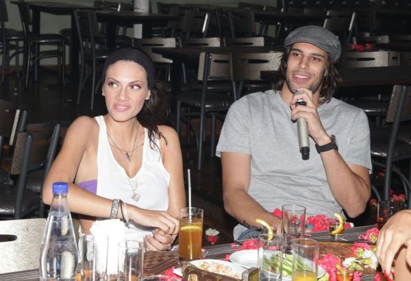 Τα μπουζούκια βλάπτουν σοβαρά… τη μοναξιά!