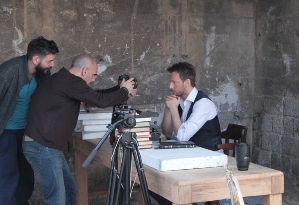 Το gossip-tv.gr βρέθηκε στα γυρίσματα του νέου βίντεο κλιπ του Κώστα Καραφώτη! 