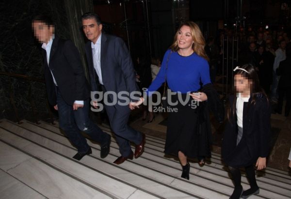 Τατιάνα Στεφανίδου-Νίκος Ευαγγελάτος: Οικογενειακή έξοδος στο θέατρο!