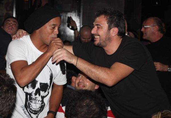 Όταν ο Ronaldihno παίρνει το μικρόφωνο