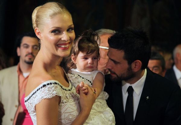 Μουρούτσος-Περάκη: Καρέ καρέ ο γάμος τους και η βάφτιση της κόρης τους