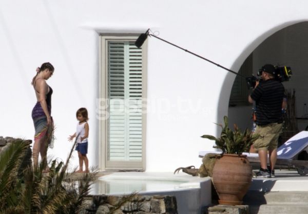 Οι πρώτες εικόνες της Kim Kardashian από τη Μύκονο!