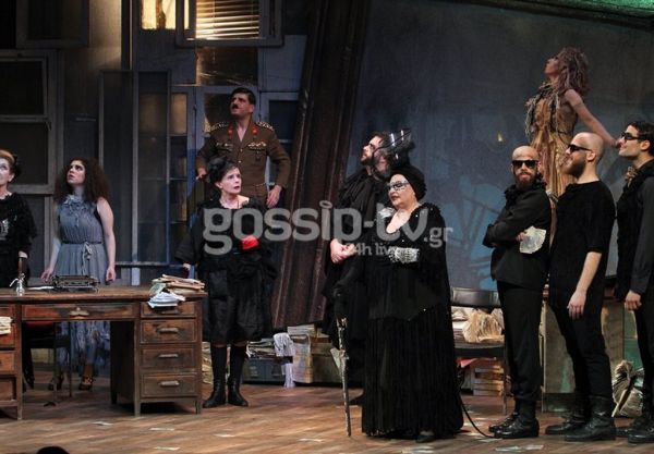 Επώνυμες παρουσίες στην πρεμιέρα της «Η επίσκεψη της γηραιάς κυρίας»