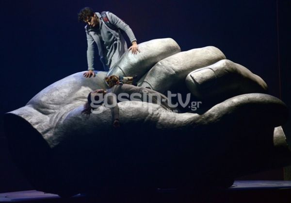 Λαμπερή πρεμιέρα: Ο αγνώριστος Στ. Ψάλτης, η ρομαντική ιστορία και οι επώνυμοι καλεσμένοι