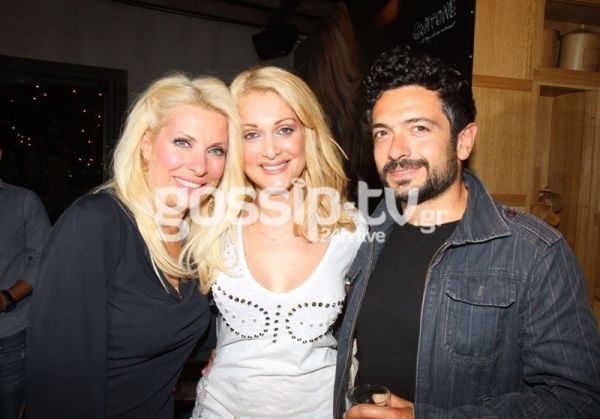 Στην απονομή πλατινένιου δίσκου της Νατάσας Θεοδωρίδου! (φωτό)