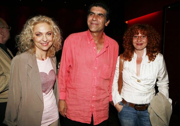 Ο Γιάννης Μπέζος τραγουδά Ζαμπέτα 