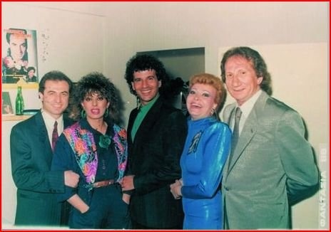 Ποια είναι η μαυροφορεμένη δίπλα στον Πανταζή;