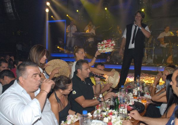 Καρέ καρέ η έξοδος Ρέμου-Μπόσνιακ!