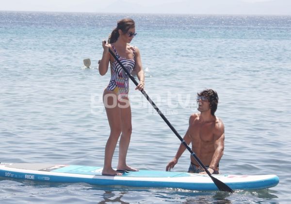 Γιάννη τράβα κουπί, βλέπω στεριά...