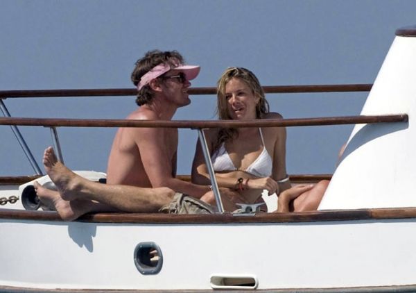 Λίγη μπύρα, λίγη θάλασσα και το νέο αγόρι της Sienna Miller 