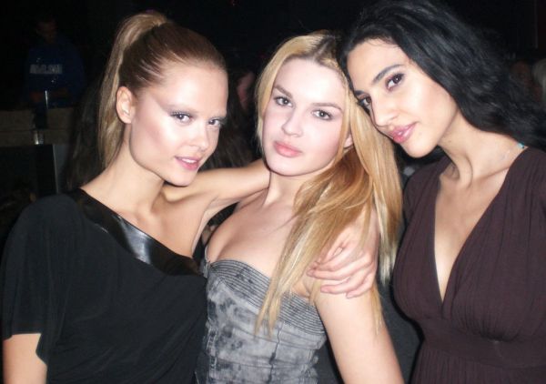 Next Top Model: Εντυπωσιακές παρουσίες και ηχηρές απουσίες στην επίδειξη του τελικού