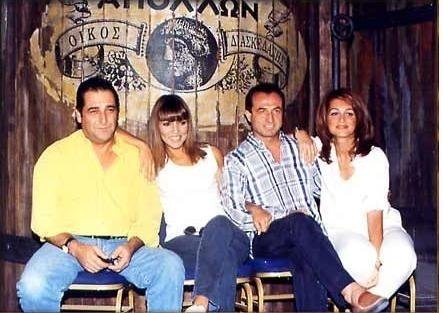 Ποια είναι η μαυροφορεμένη δίπλα στον Πανταζή;