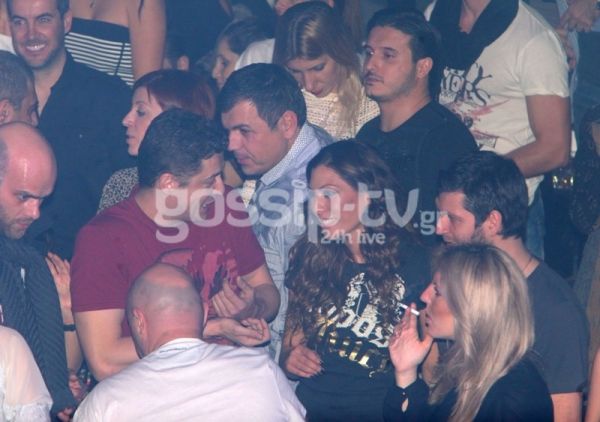 Αντώνης Σρόιτερ: Με μελαχρινή συνοδό στα μπουζούκια