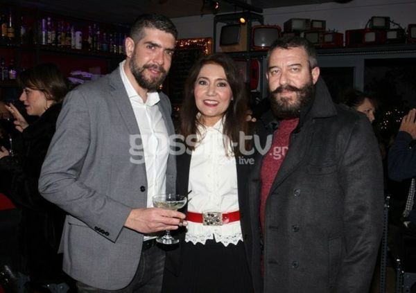 Χαμόγελα ευτυχίας και λαμπερές παρουσίες στην επίσημη πρεμιέρα του έργου «Χορεύοντας στο σκοτάδι»