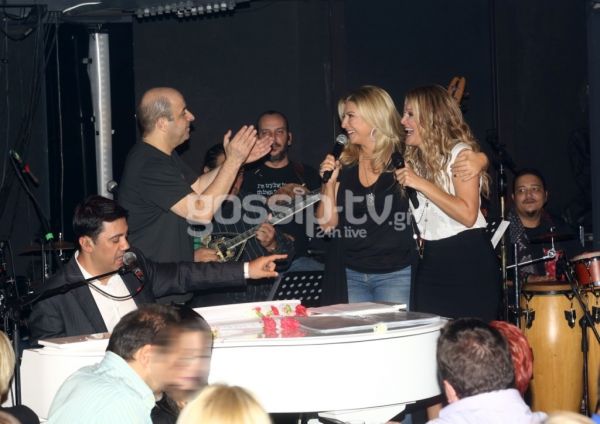 Ποιον φωτογραφίζει η Έλενα Τσαβαλιά;