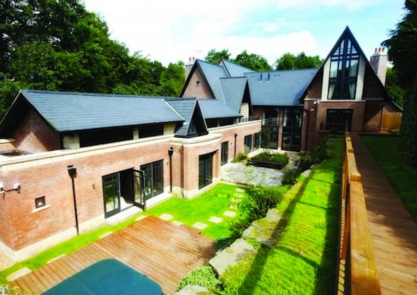 Καρέ καρέ το εκκεντρικό σπίτι του Stephen Ireland