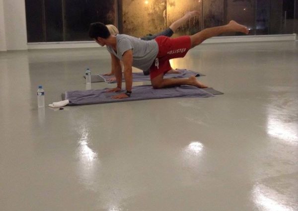 Η Ρούλα Κορομηλά «λιώνει» στη hot yoga (Φωτό)