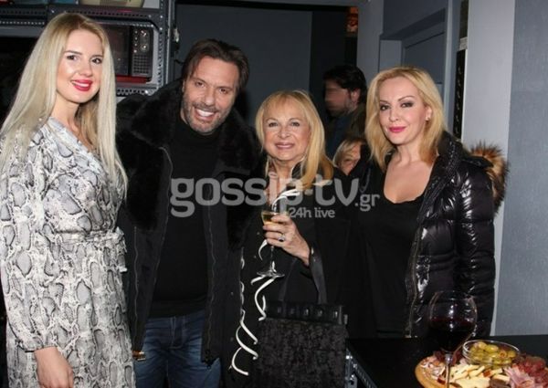 Χαμόγελα ευτυχίας και λαμπερές παρουσίες στην επίσημη πρεμιέρα του έργου «Χορεύοντας στο σκοτάδι»