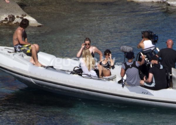 Οι πρώτες εικόνες της Kim Kardashian από τη Μύκονο!