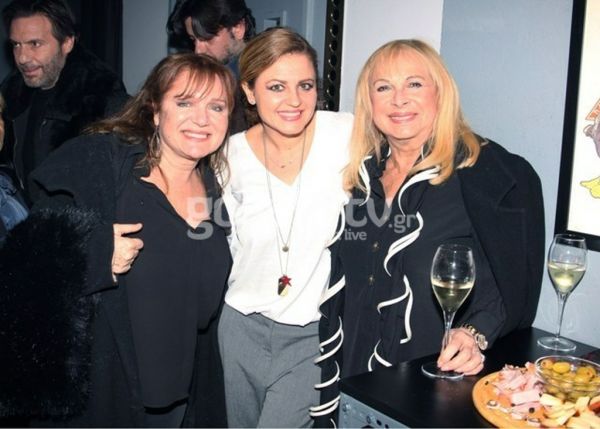 Χαμόγελα ευτυχίας και λαμπερές παρουσίες στην επίσημη πρεμιέρα του έργου «Χορεύοντας στο σκοτάδι»