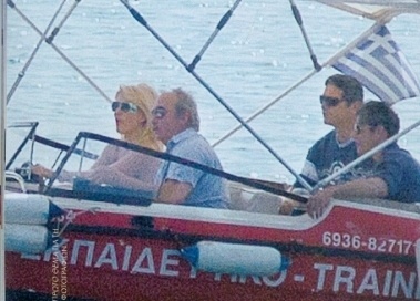 Μενεγάκη-Παντζόπουλος: Αγορές για το σπίτι τους και την επιχείρηση στα Άχλα