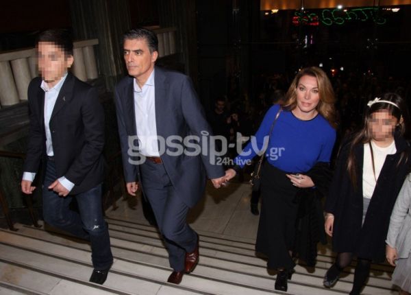 Τατιάνα Στεφανίδου-Νίκος Ευαγγελάτος: Οικογενειακή έξοδος στο θέατρο!