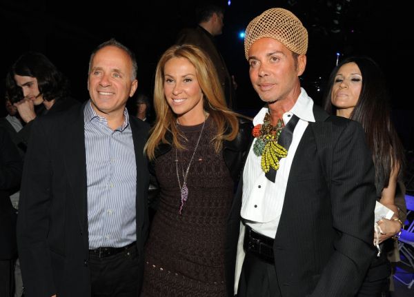 Η extreme επίδειξη μόδας του Λάκη Γαβαλά 