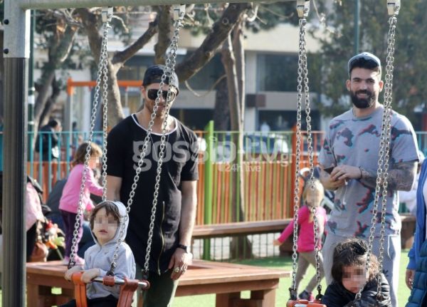 Γιώργος Μανίκας: Στην παιδική χαρά με το γιο του