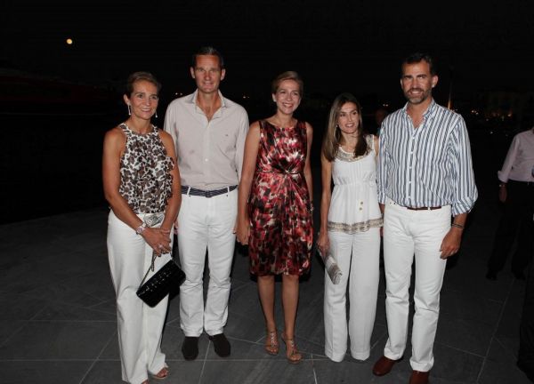 Στιγμιότυπα από τις βόλτες Νικολάου-Τατιάνας και το cocktail party!