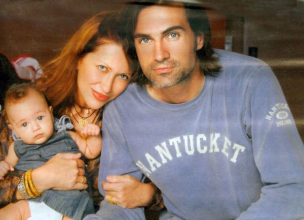 Η Χαρούλα Αλεξίου με την βαφτιστήρα της