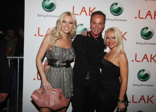 Λαμπερή επίδειξη μόδας από τον Λάκη Γαβαλά