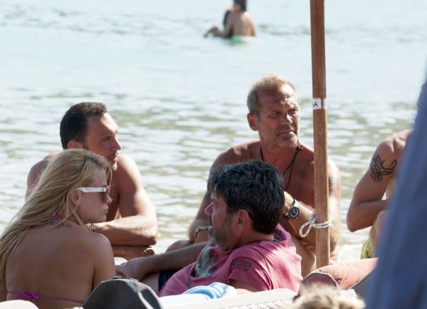 Αποκλειστικό! Ο θείος Λάτσιος, το πούρο του Κωστόπουλου και η ξανθιά ύπαρξη (φωτό)