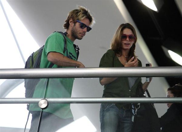 Τρυφερές στιγμές στο αεροδρόμιο του L.A. για Πάρη και Nikki